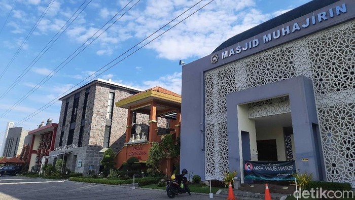 Potret Kerukunan Umat Beragama di Surabaya Terlihat Jelang Perayaan Imlek