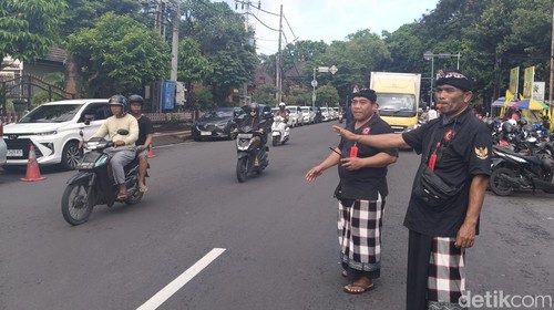 Kisah Toleransi dari Bali, Pecalang Turun Amankan Ibadah Natal